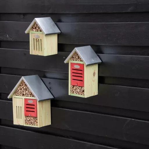 Rovarhotel M - tisztító kefével - 19x29 cm 