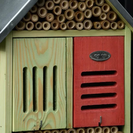 Rovarhotel XL - tisztító kefével - 31x33 cm 