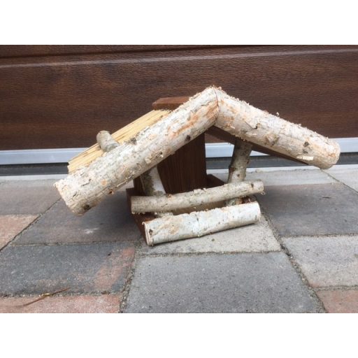 Madáretető 37x22x21cm