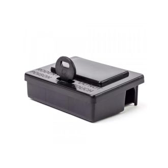 Műanyag egéretető doboz zárható, fekete, kulccsal