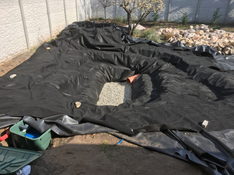 Kertito_meder_belso_szikla_tamfal_epitese_1