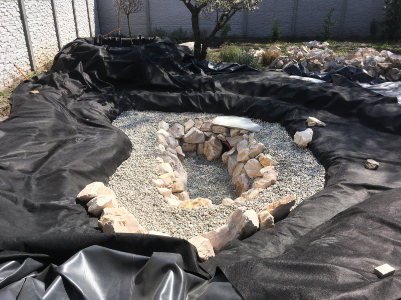 Kertito_meder_belso_szikla_tamfal_epitese_3