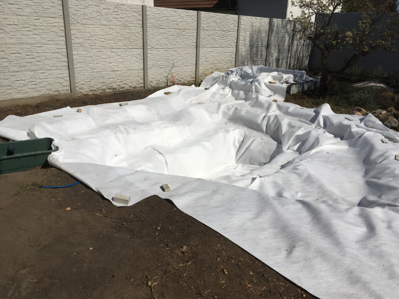 Kertito_meder_geotextilia_burkolasa